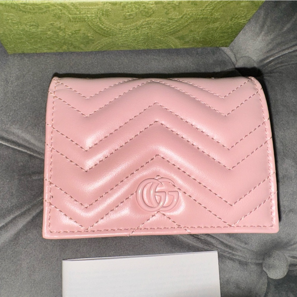 NWT Limited edition light pink 
GG MARMONT MATELASSÉ CARD CASE WALLET